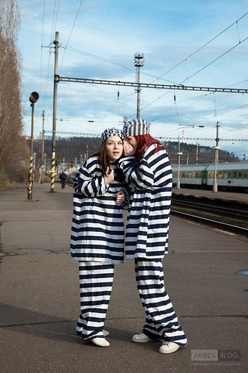 Bilder von Ariel bei der Flucht aus dem Gefängnis mit ihrer Freundin
 #53285808