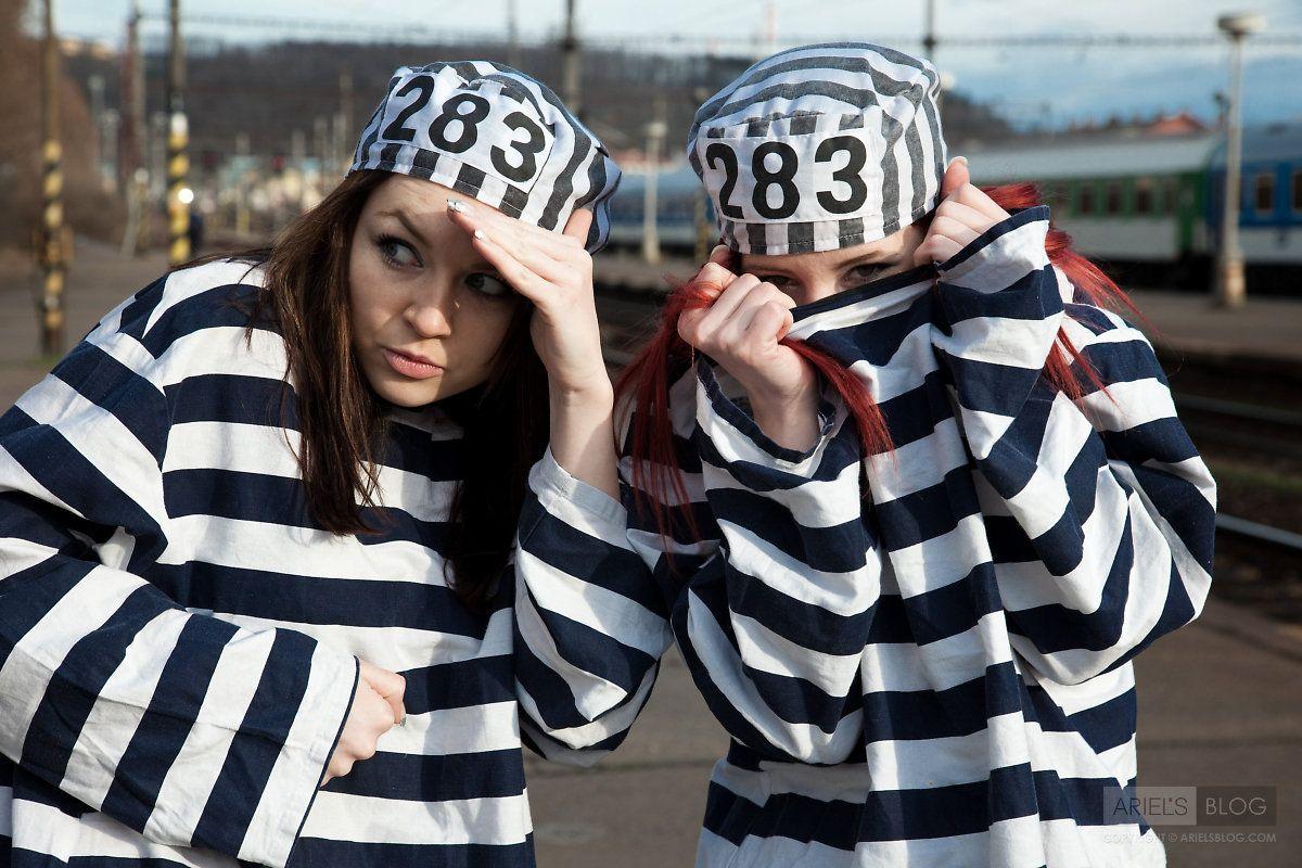 Bilder von Ariel bei der Flucht aus dem Gefängnis mit ihrer Freundin
 #53285899