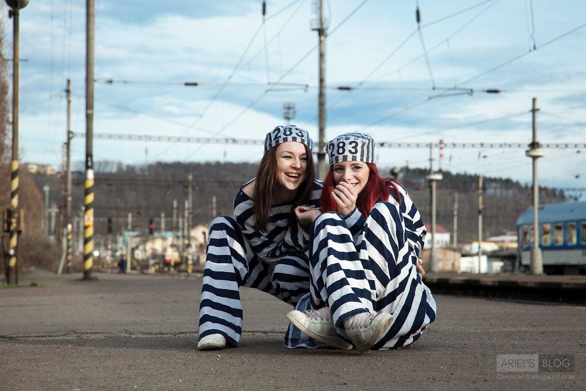Bilder von Ariel bei der Flucht aus dem Gefängnis mit ihrer Freundin
 #53286028