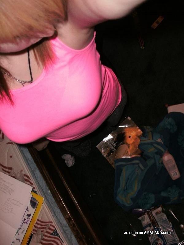 Amateur-Teenie strippt nackt beim Camwhoring
 #60712951