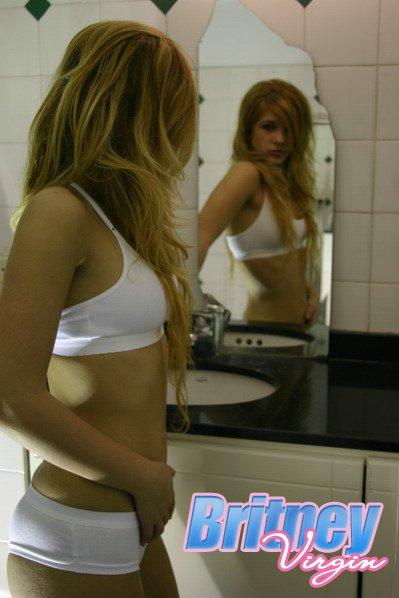 Bilder von teen britney jungfrau necken in ihrer unterwäsche
 #53533639