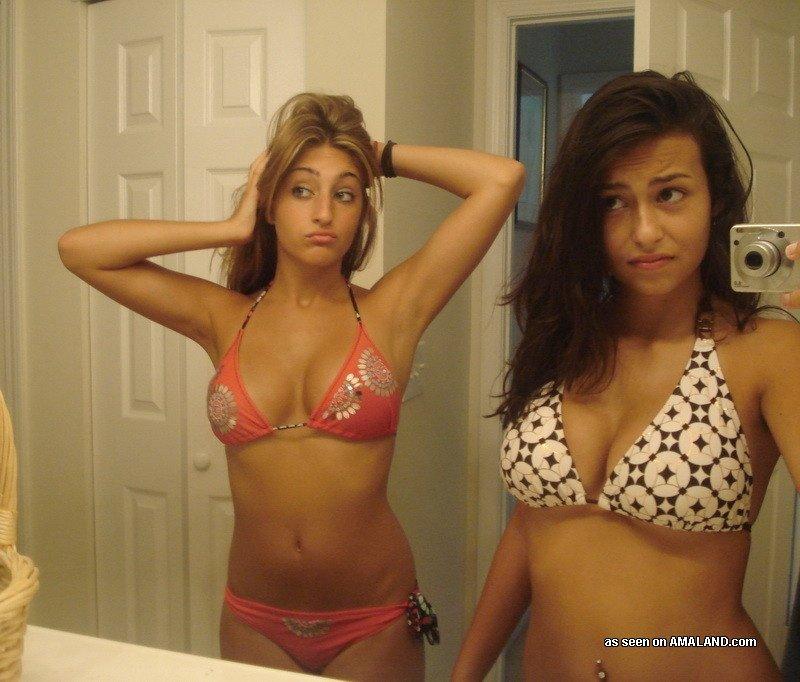 Fotos von Amateur-Freundinnen, die sexy vor der Kamera posieren
 #60656626