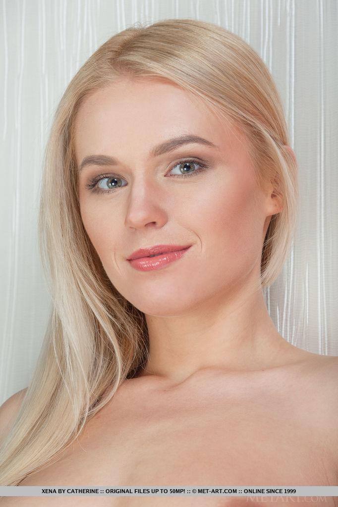 Atemberaubende Blondine Kimberly B zeigt Ihnen jedes bisschen ihres erstaunlichen Körpers
 #58738597