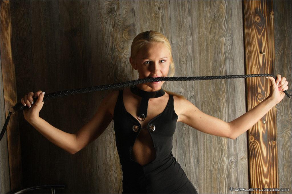 Mpl studios präsentiert karine in "kitten whip"
 #58026367