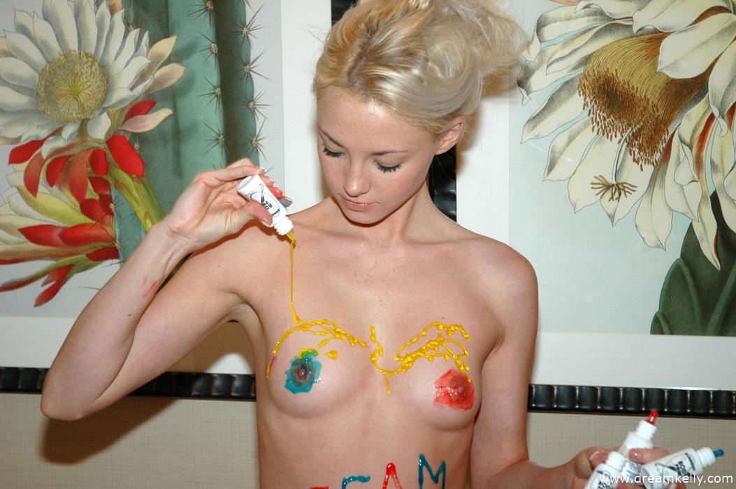 Pictures of Dream Kelly painting her body #54107792