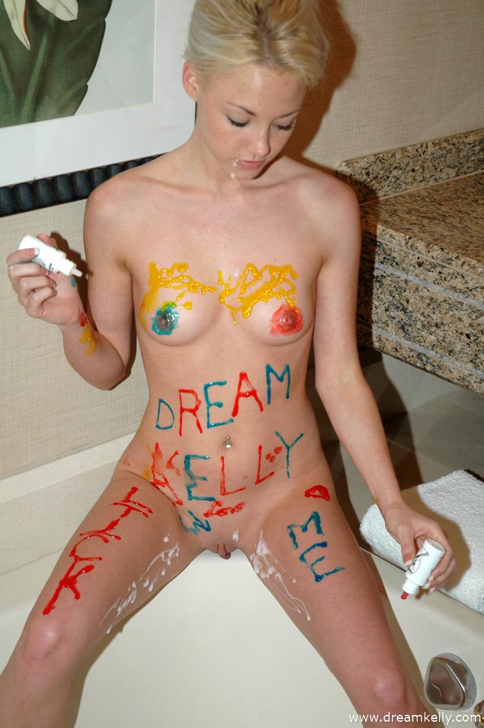 夢のケリーの写真は、彼女の体をペイント
 #54107900