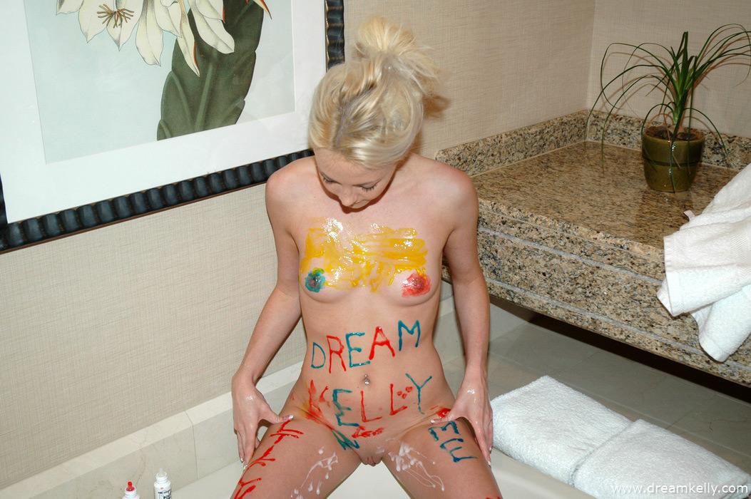 Pictures of Dream Kelly painting her body #54107963