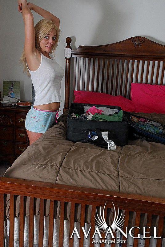 Fotos de ava angel mostrandose en la habitacion
 #53375742