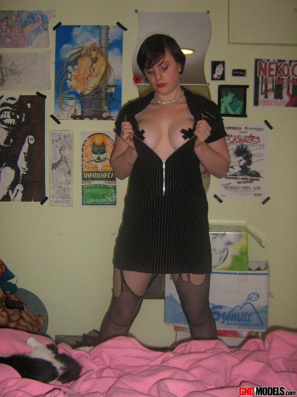 Pictures of teen girl GND Sadie giving you a gothic tease at home #54560629