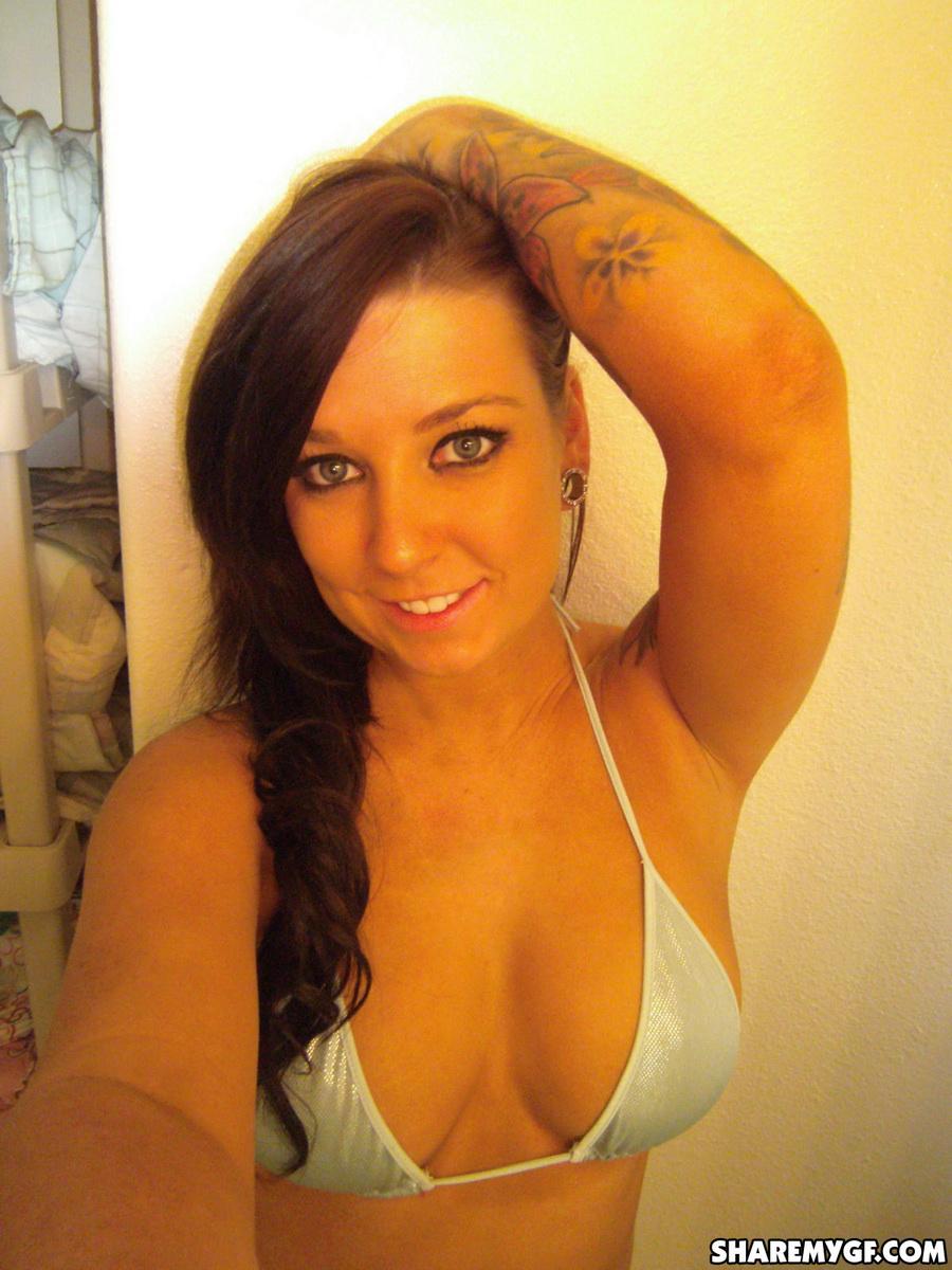 Chica amateur alternativa se toma selfies de su gran culo y sus tetas
 #60793368