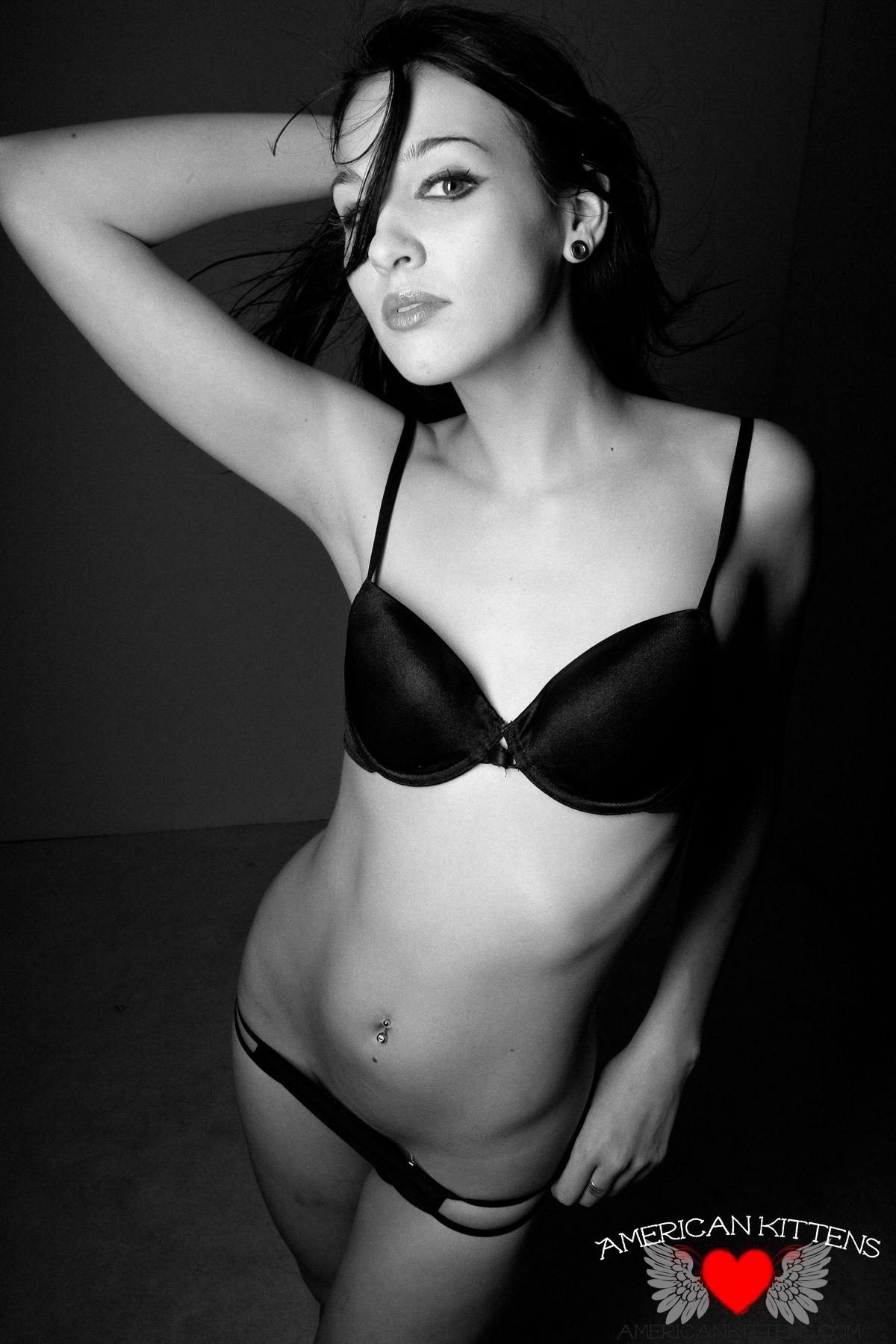Pictures Of Teen Model Reanna Mae Showing Her Hot Body In Black And White