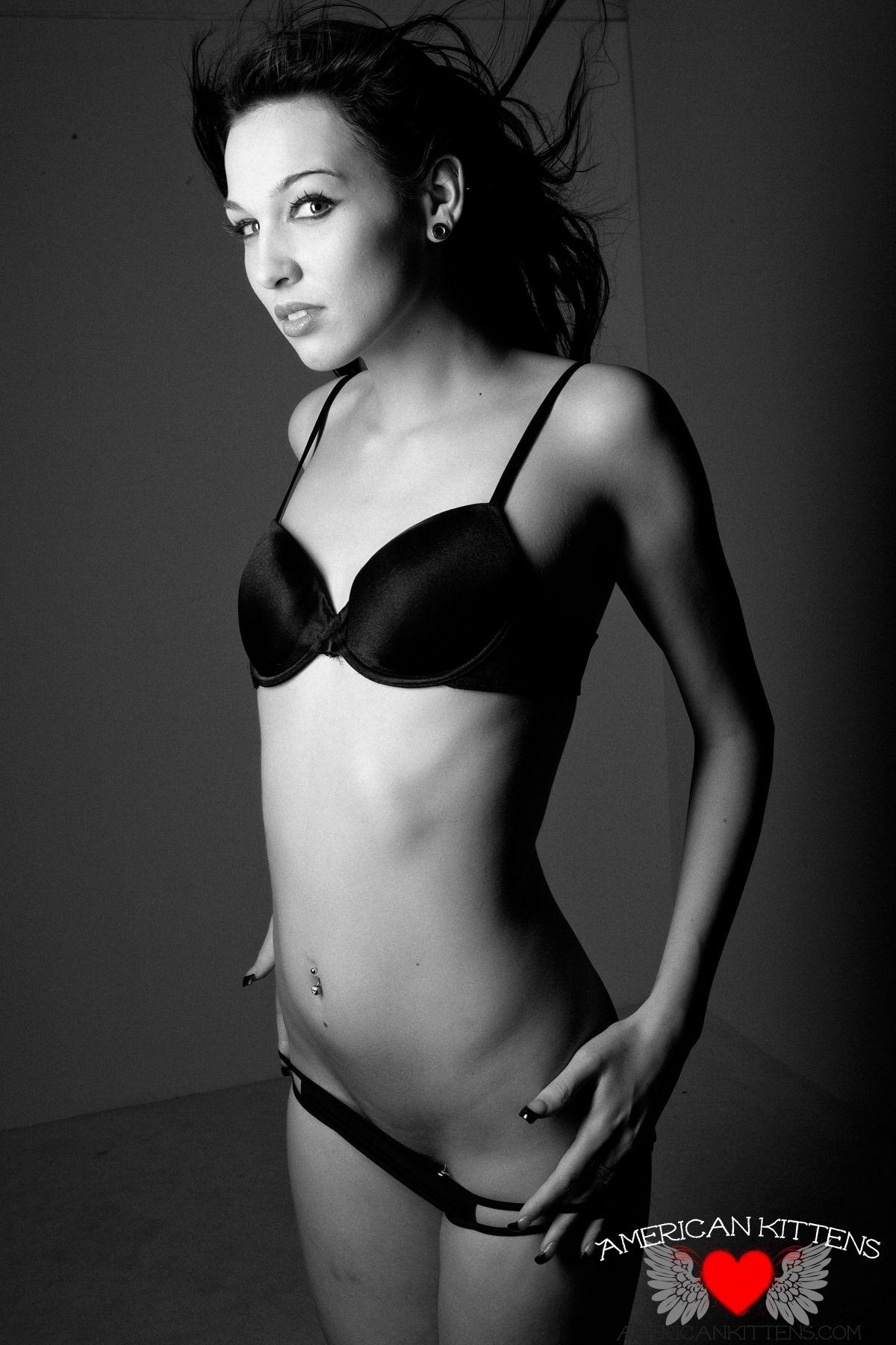 Pictures of teen model Reanna Mae showing her hot body in black and white #59861482