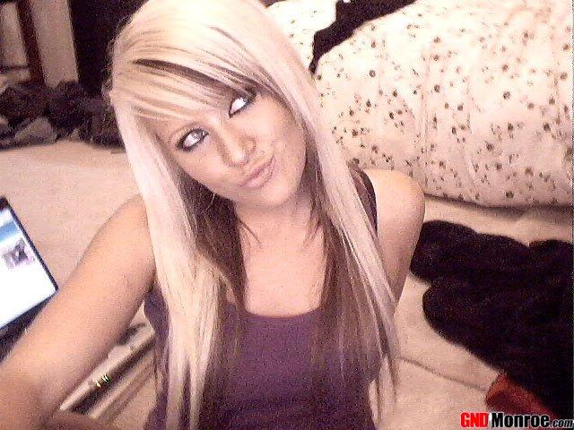 Photos de la jeune gnd monroe en train de faire un show sexy à la webcam
 #59626476
