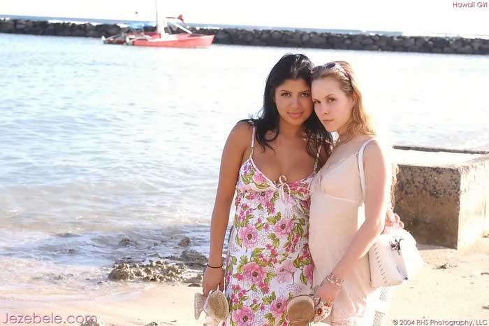 Jezebele poses with Fiona #54384772