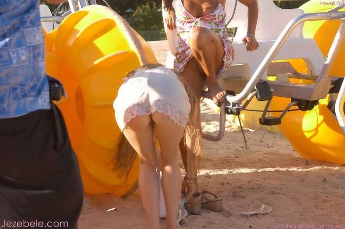 Jezebele poses with Fiona #54385020