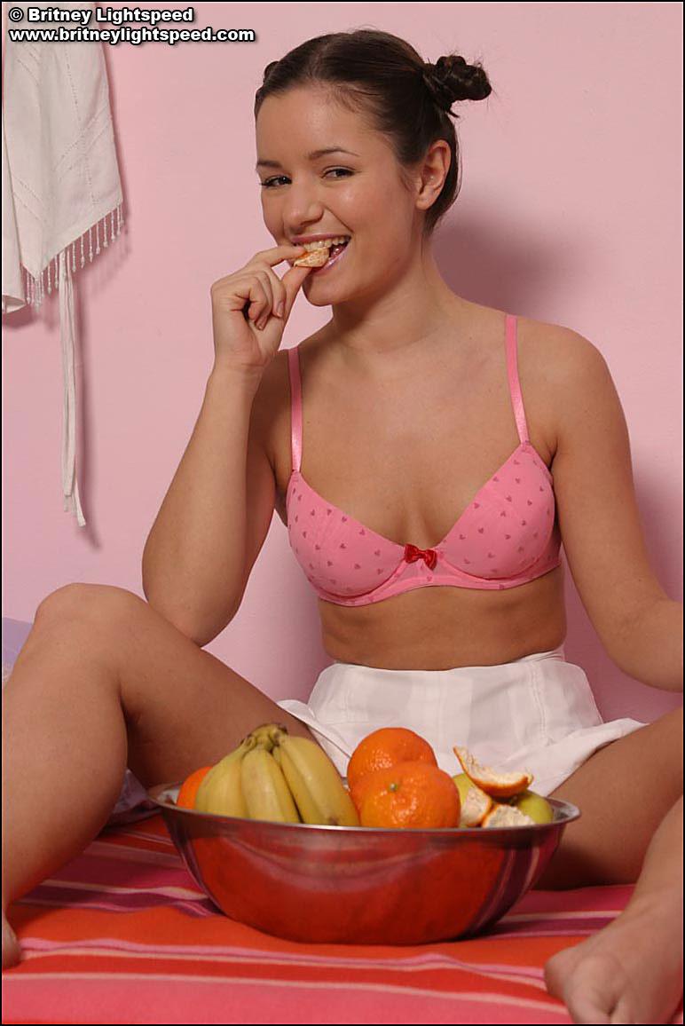 Pictures of teen model Britney Lightspeed eating a banana #60086148