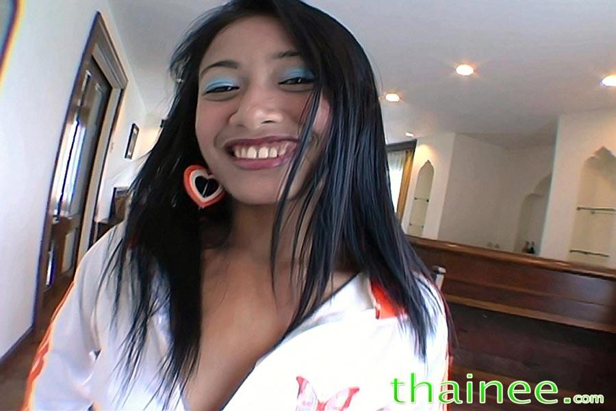 アジアのティーンのthaineeの写真は、ハードコックで犯されている
 #60092123