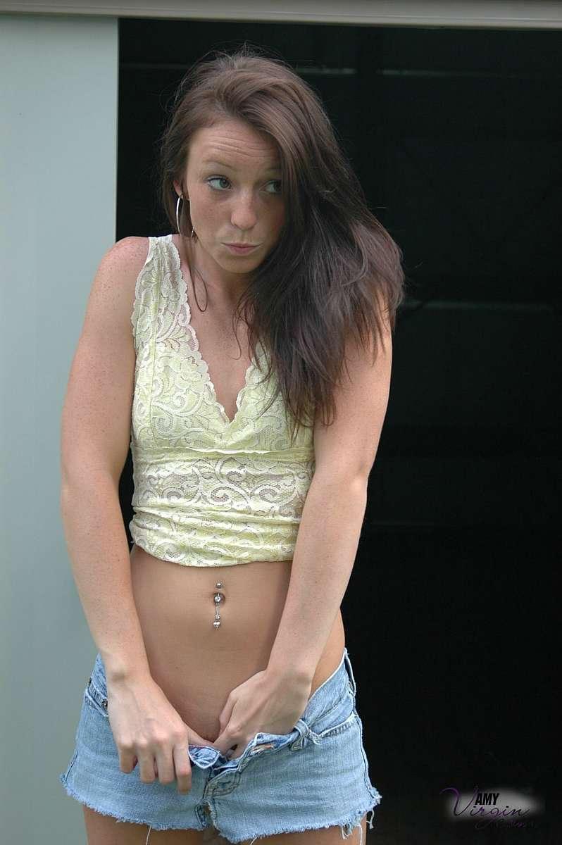 Photos de la jeune star amy virgin montrant son corps en extérieur
 #53118116