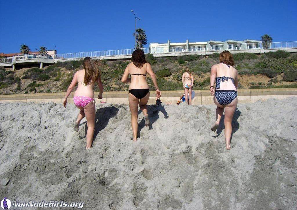 Immagini di ragazze giovani super-caldo in bikini #60682032