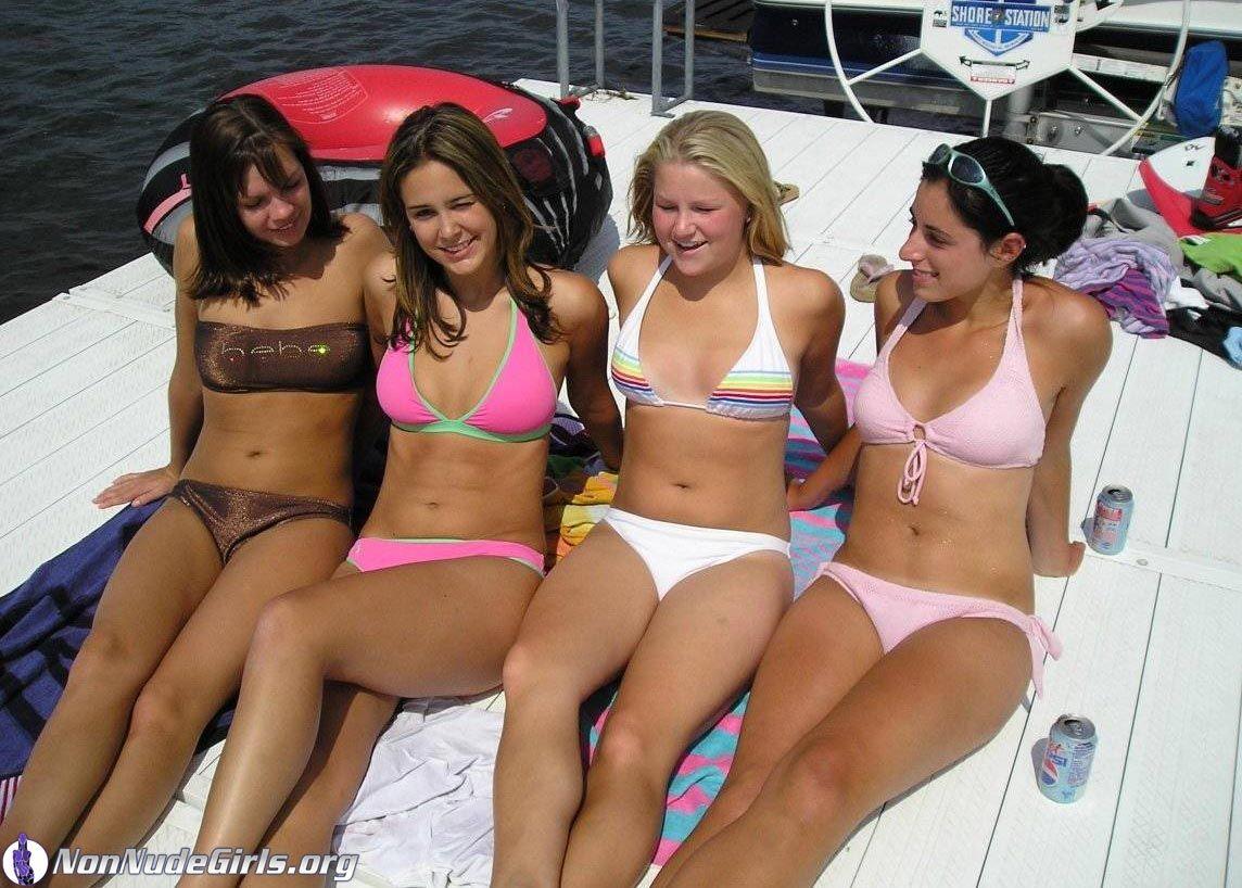 Immagini di ragazze giovani super-caldo in bikini #60682192