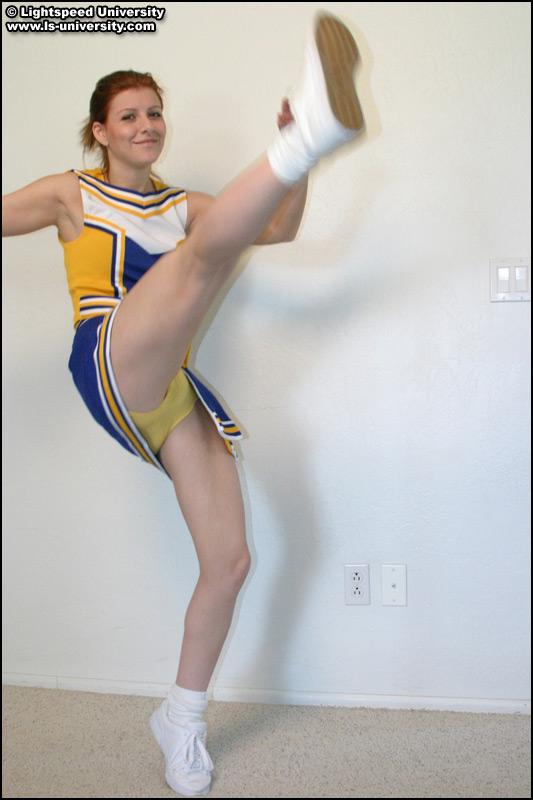 Immagini di una cheerleader spogliarsi nudo
 #60578097