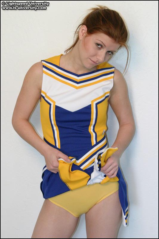 Bilder von einem Cheerleader, der sich nackt auszieht
 #60578139