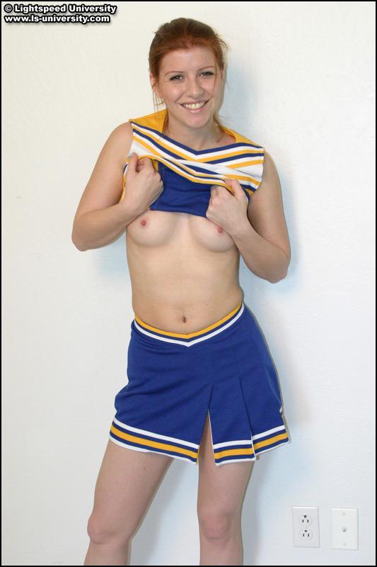 Bilder von einem Cheerleader, der sich nackt auszieht
 #60578224