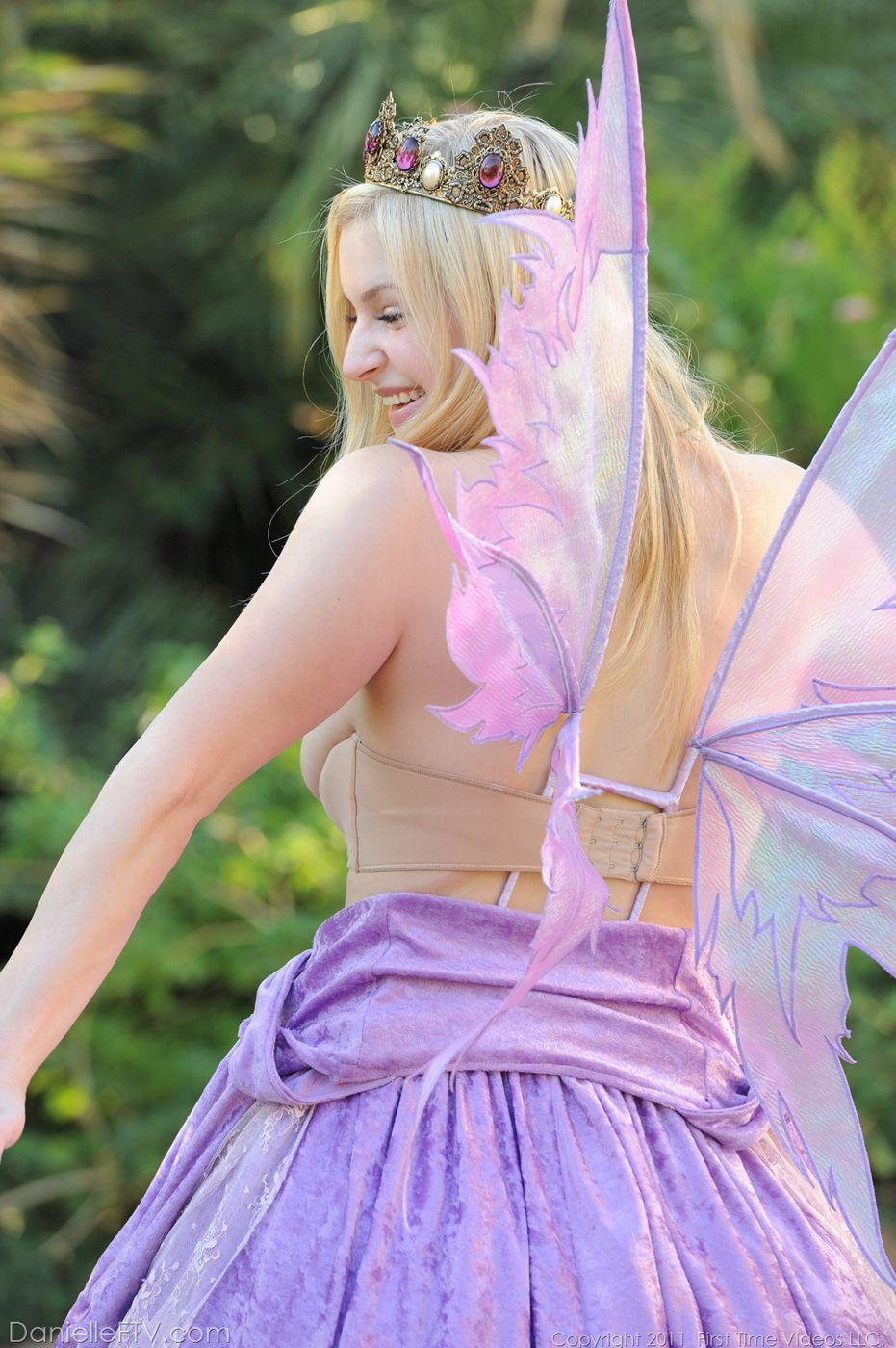 Danielle ftvが妖精に扮している写真
 #53971259