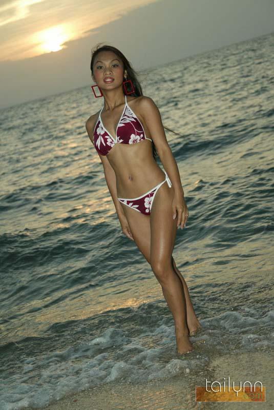 Photos de la jeune amateur tailynn se faisant plaisir en bikini
 #60044348