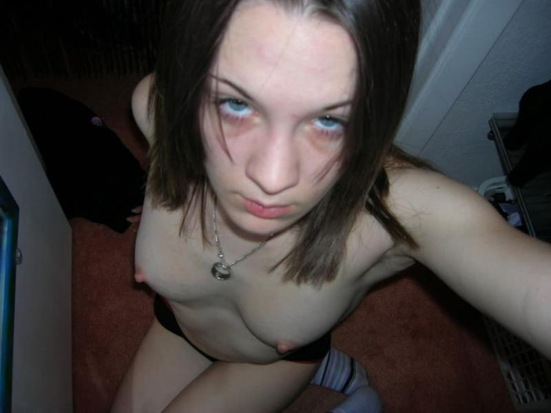 Brünette Studentin zeigt einige Selfies von ihren frechen Titten
 #60777390