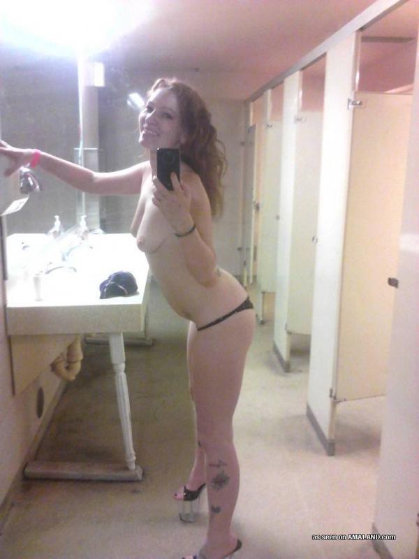 Recopilación de dos chicas emo traviesas posando en topless
 #60638140