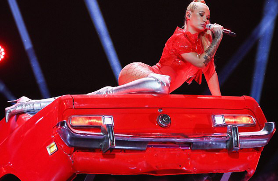 Iggy azalea und ihre ausgefallenen Netzstrümpfe
 #79623397