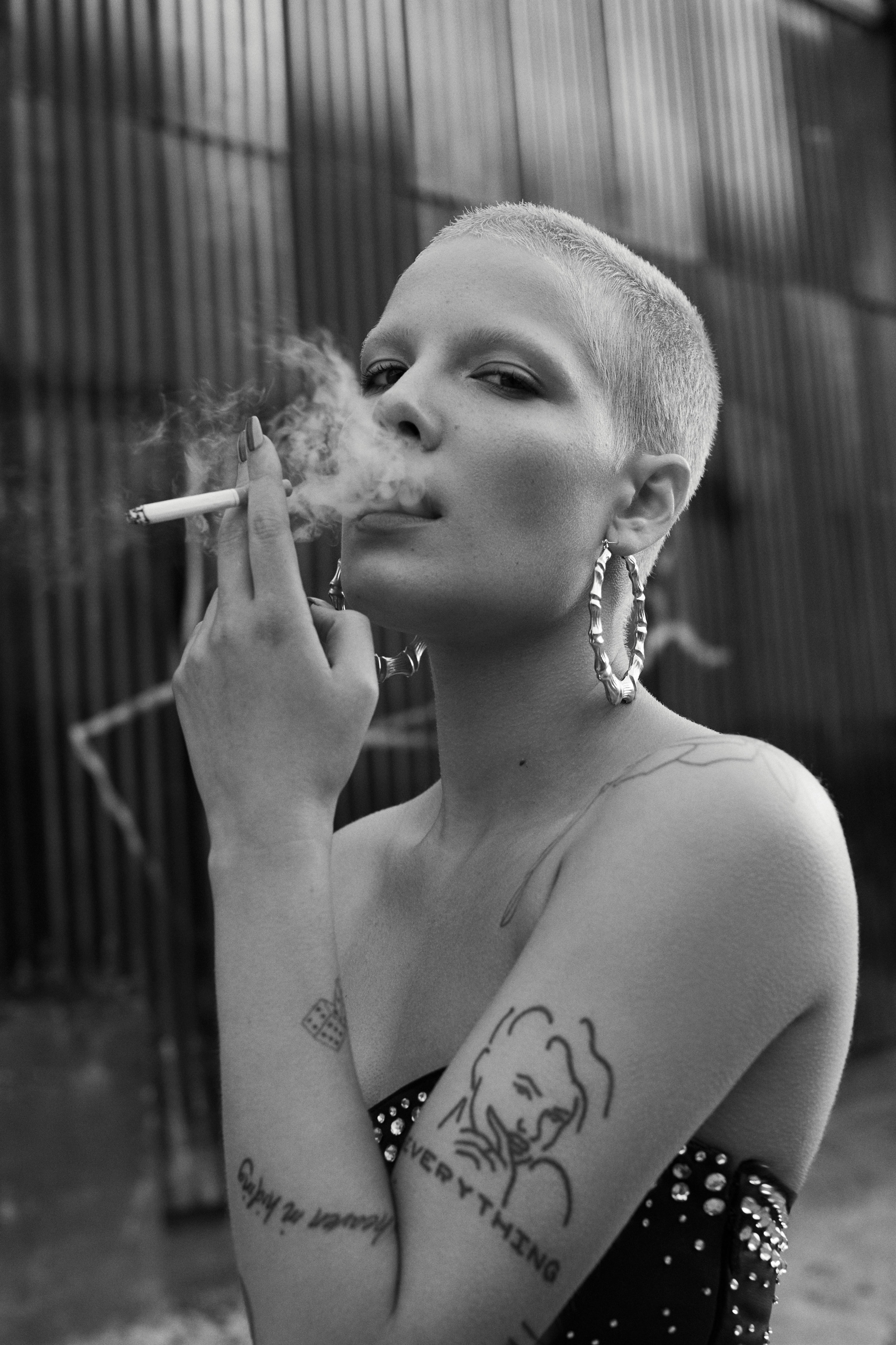 Halsey seins nus
 #79622960