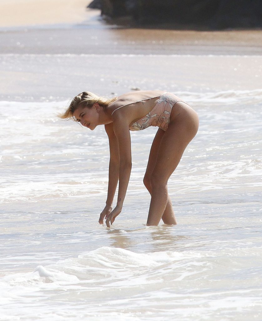 Hailey Baldwin Sexy #79536132