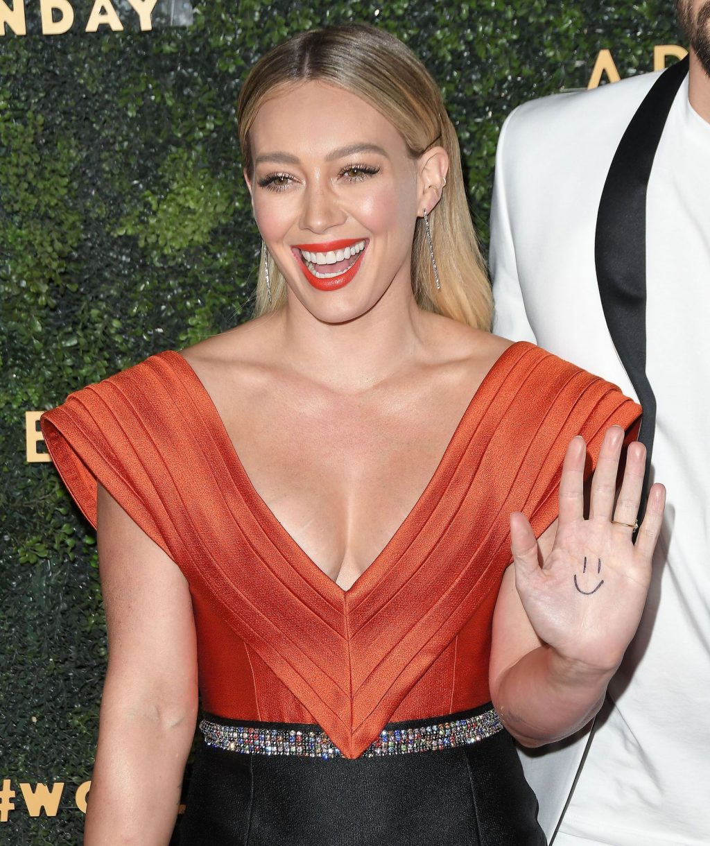 Hilary Duff Cleavage #79538480