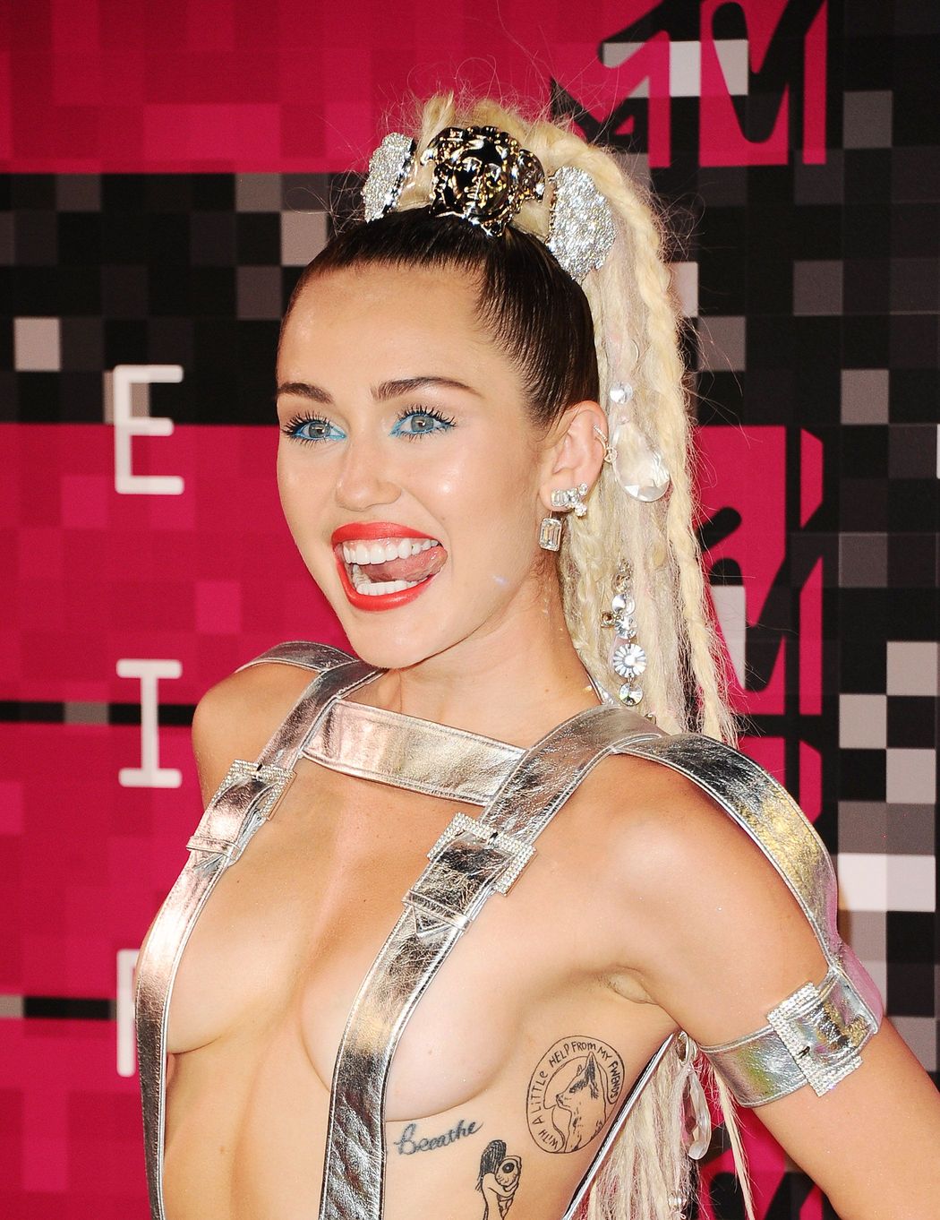 Miley cyrusの新しいセクシー写真 08/30/2015
 #79643881