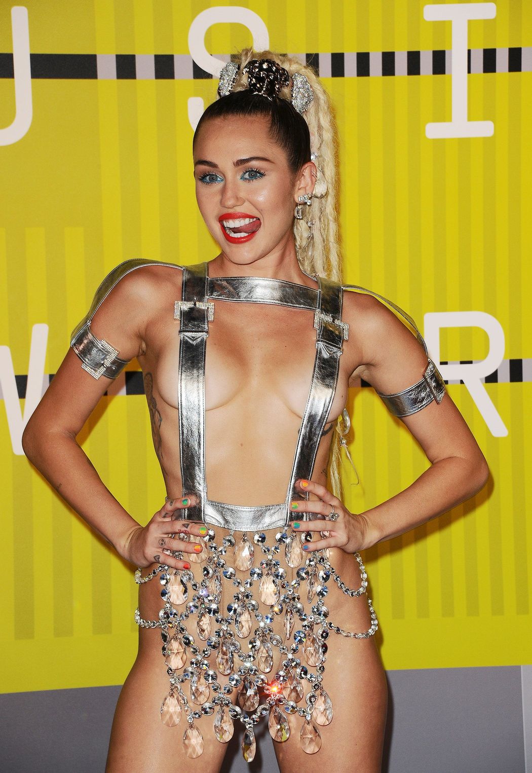 Miley cyrusの新しいセクシー写真 08/30/2015
 #79643901