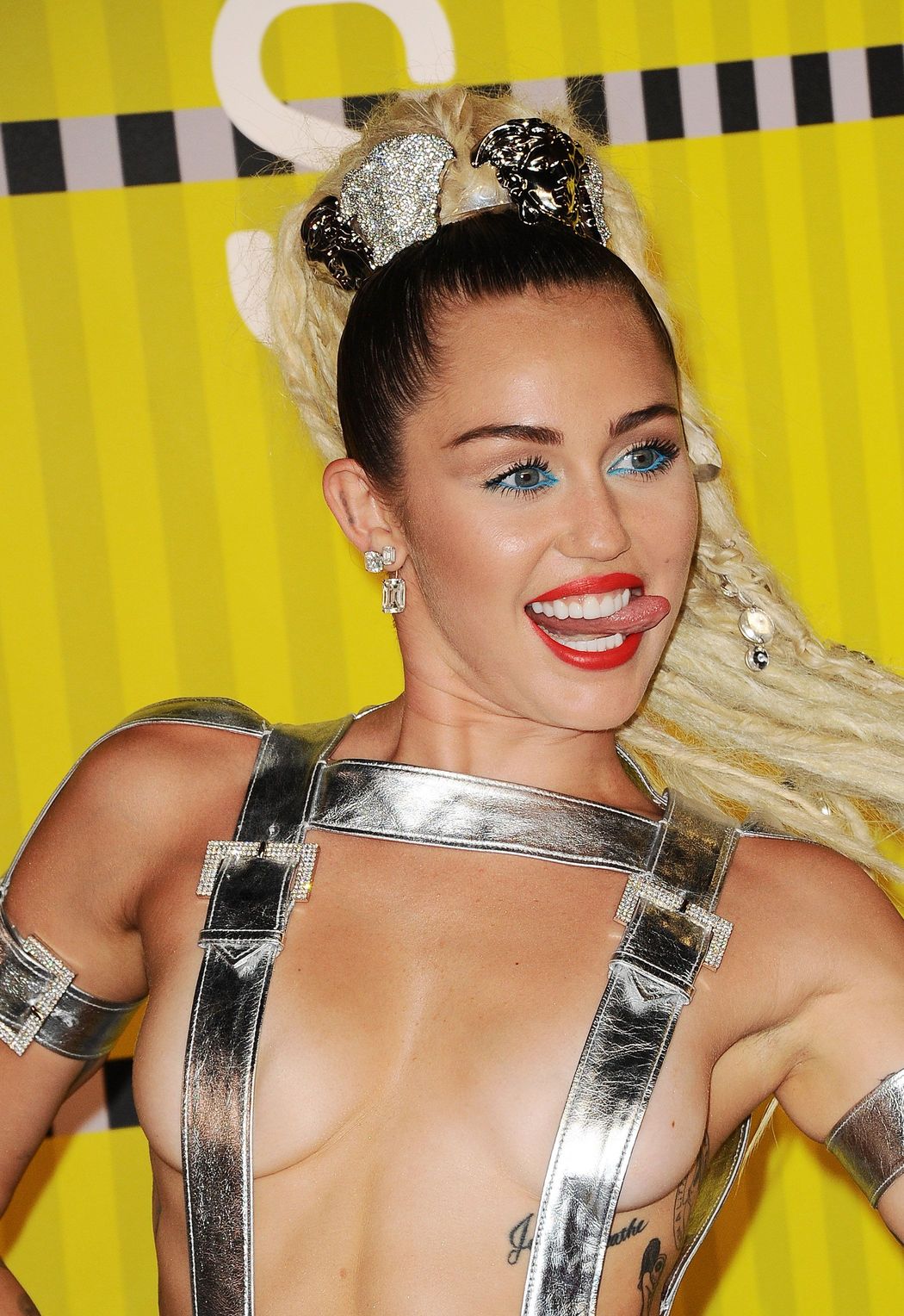 Miley cyrusの新しいセクシー写真 08/30/2015
 #79643903