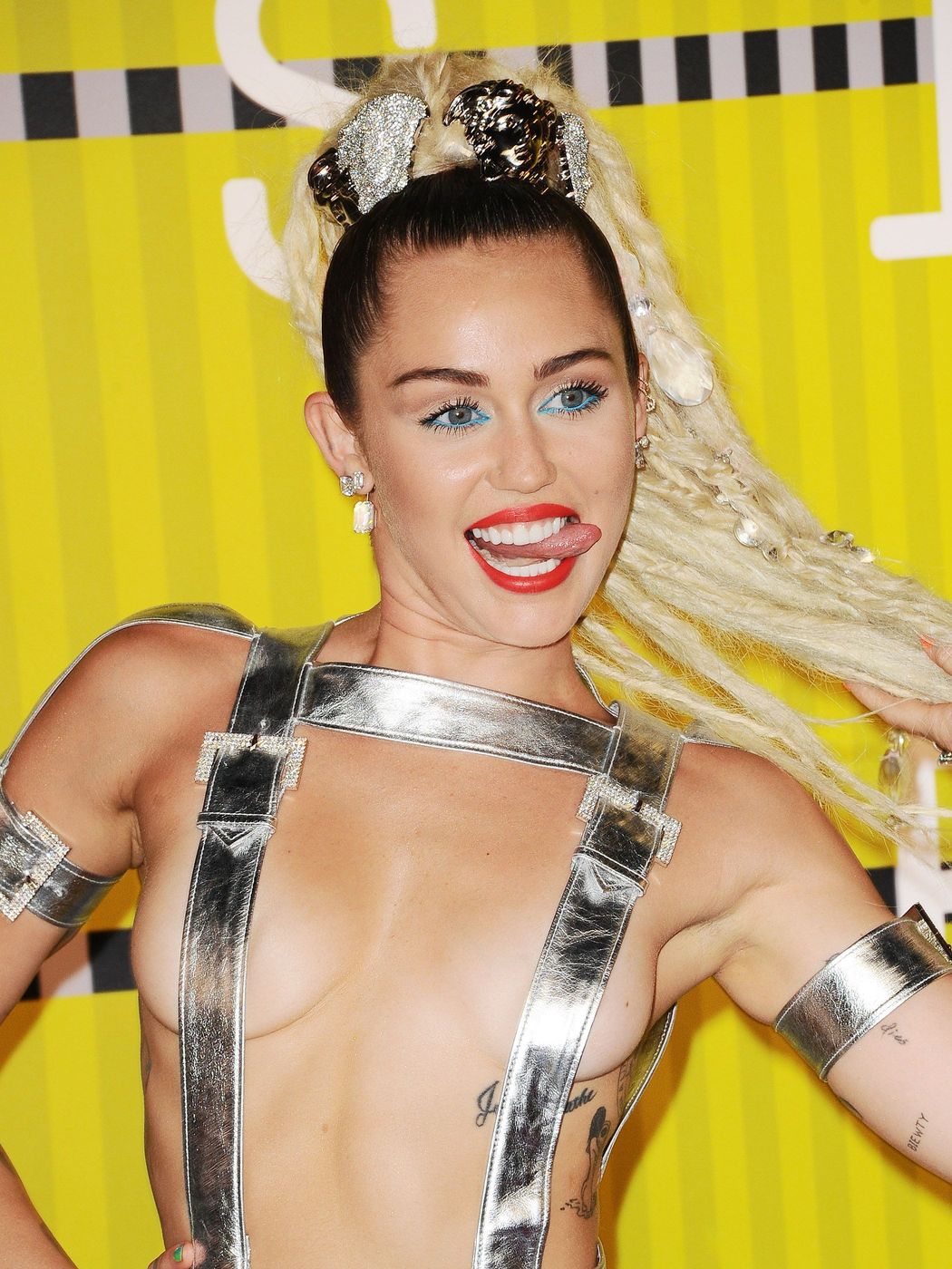 Miley cyrusの新しいセクシー写真 08/30/2015
 #79643904