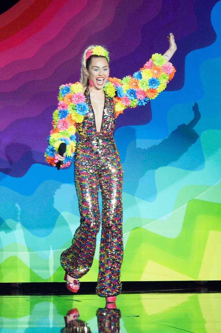 Miley cyrusの新しいセクシー写真 08/30/2015
 #79643907