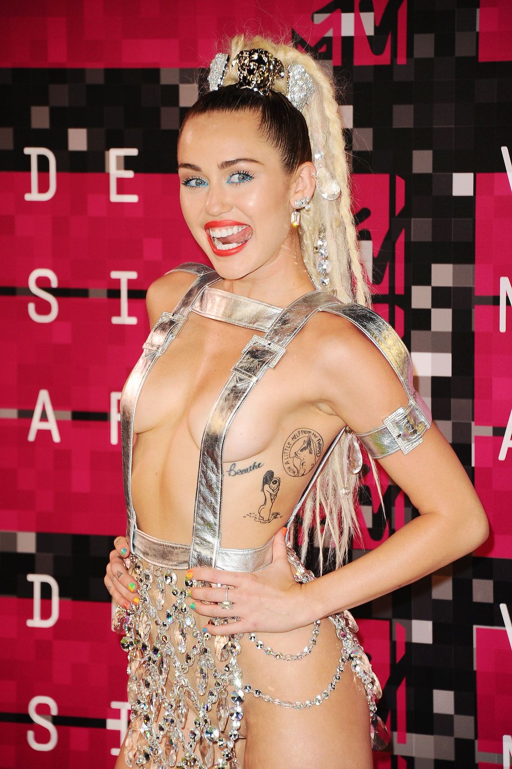Miley cyrusの新しいセクシー写真 08/30/2015
 #79643918