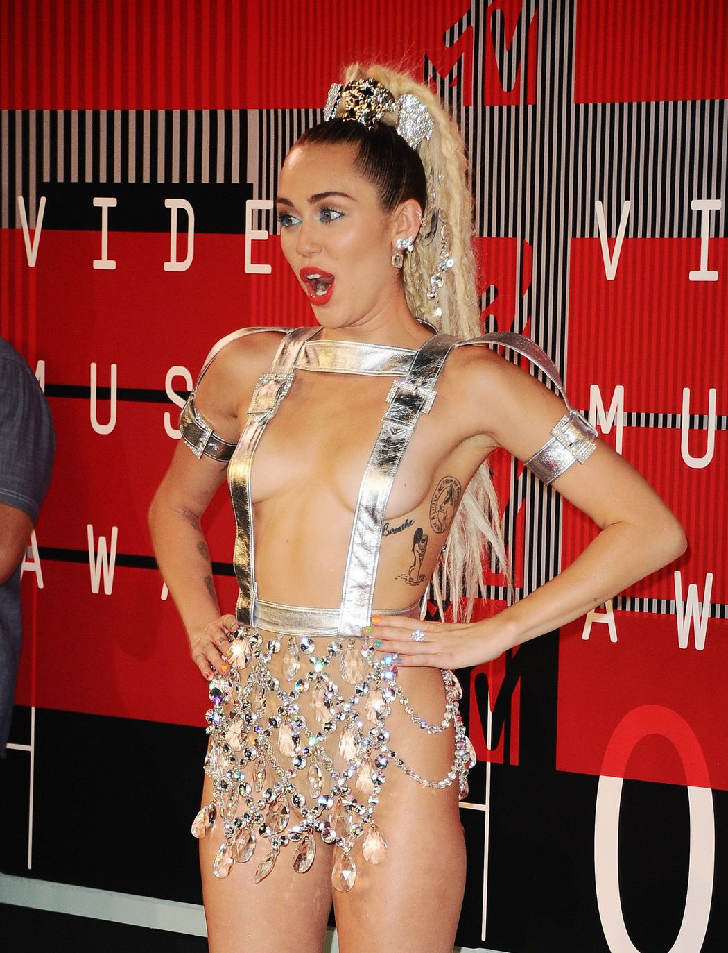 Miley cyrusの新しいセクシー写真 08/30/2015
 #79643930