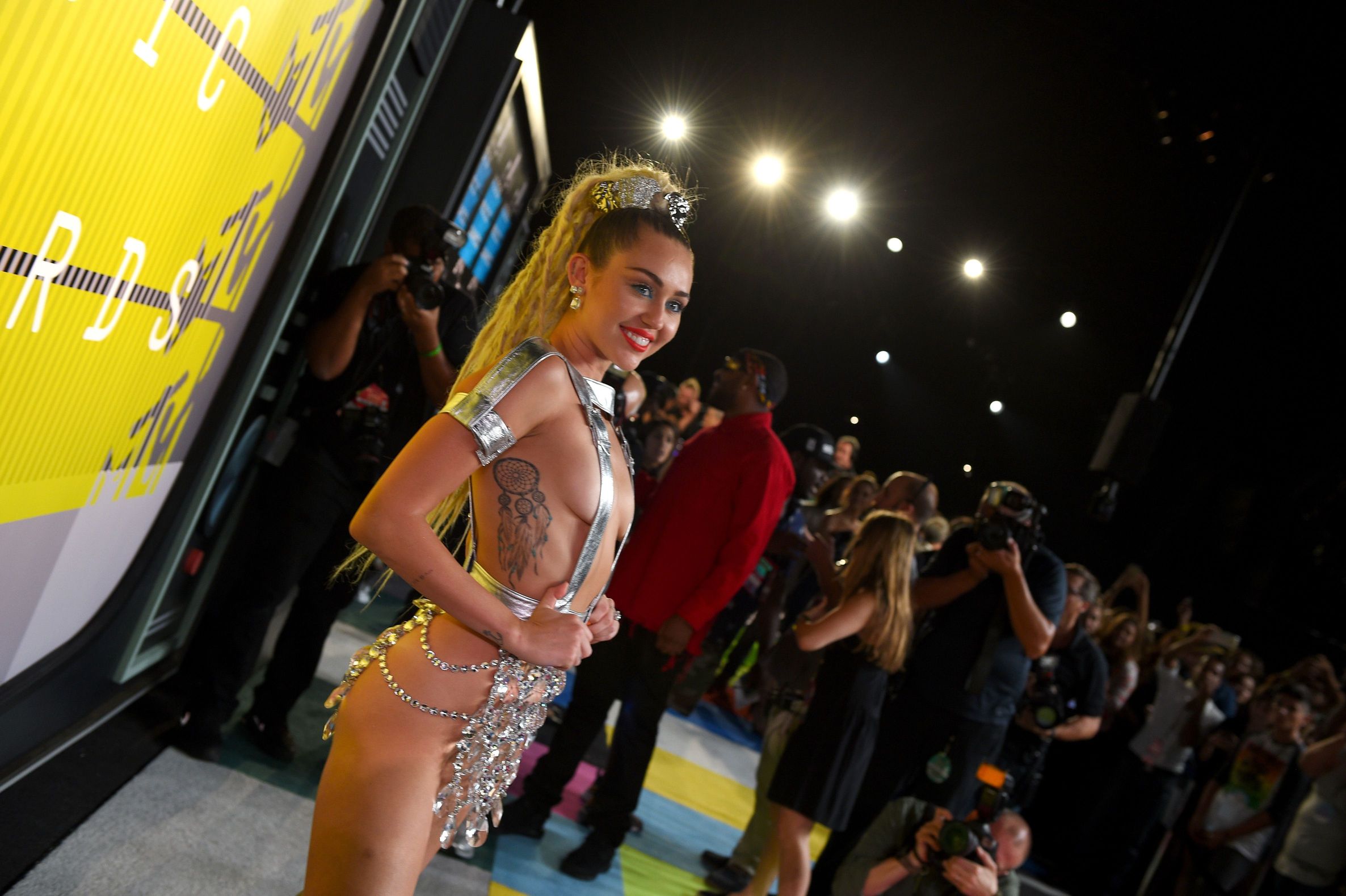 Miley cyrusの新しいセクシー写真 08/30/2015
 #79643983