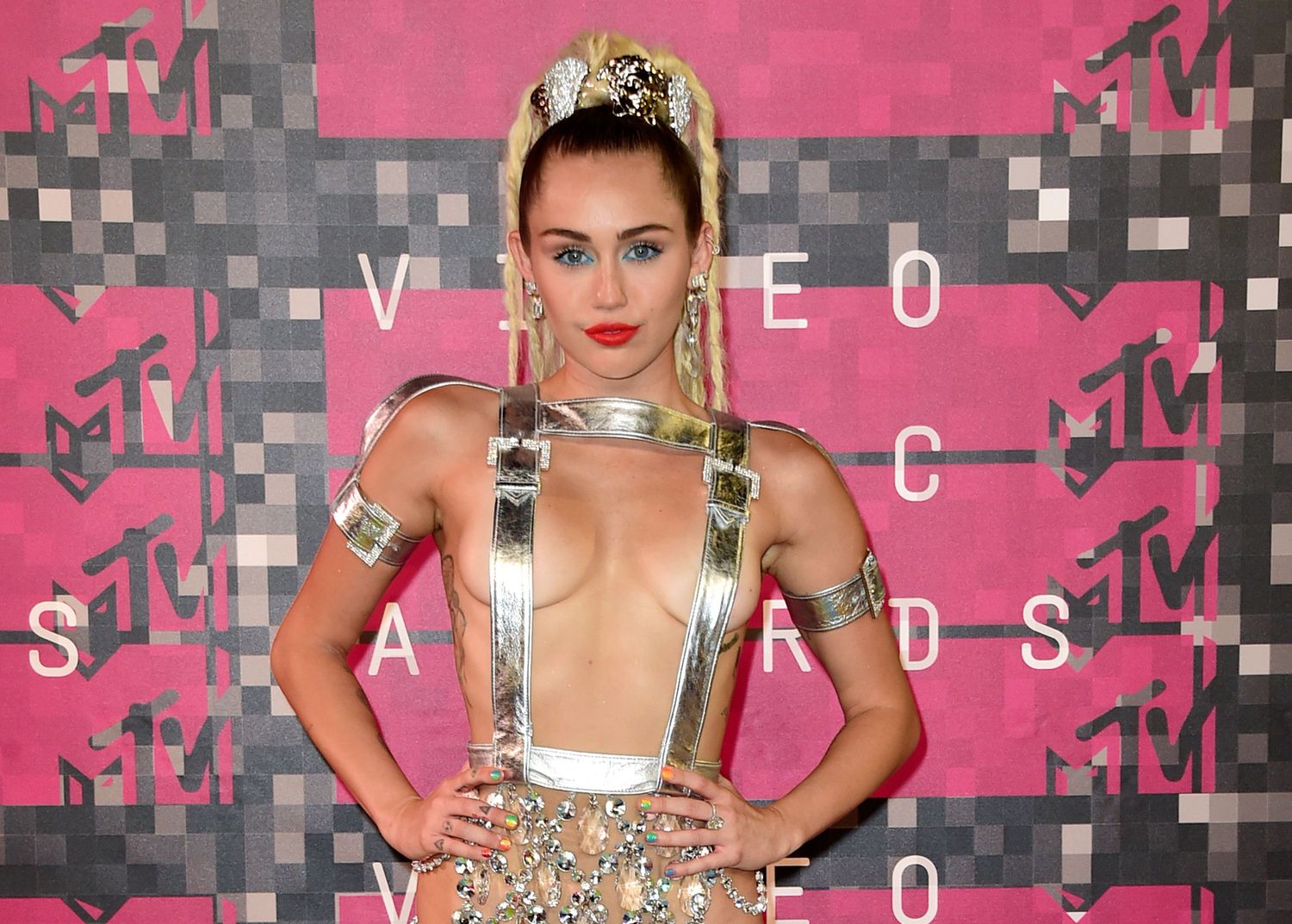 Miley cyrusの新しいセクシー写真 08/30/2015
 #79644003