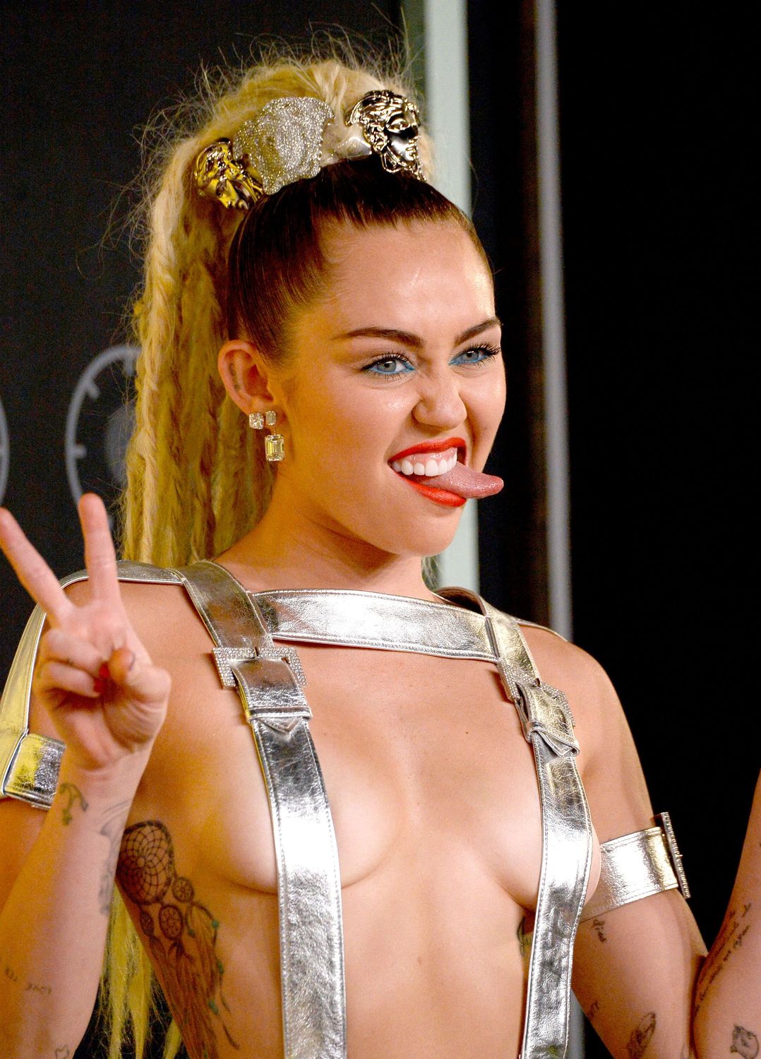Miley cyrusの新しいセクシー写真 08/30/2015
 #79644008