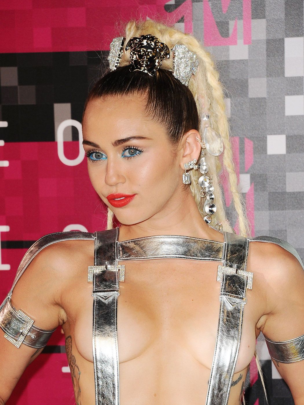 Miley cyrusの新しいセクシー写真 08/30/2015
 #79644049