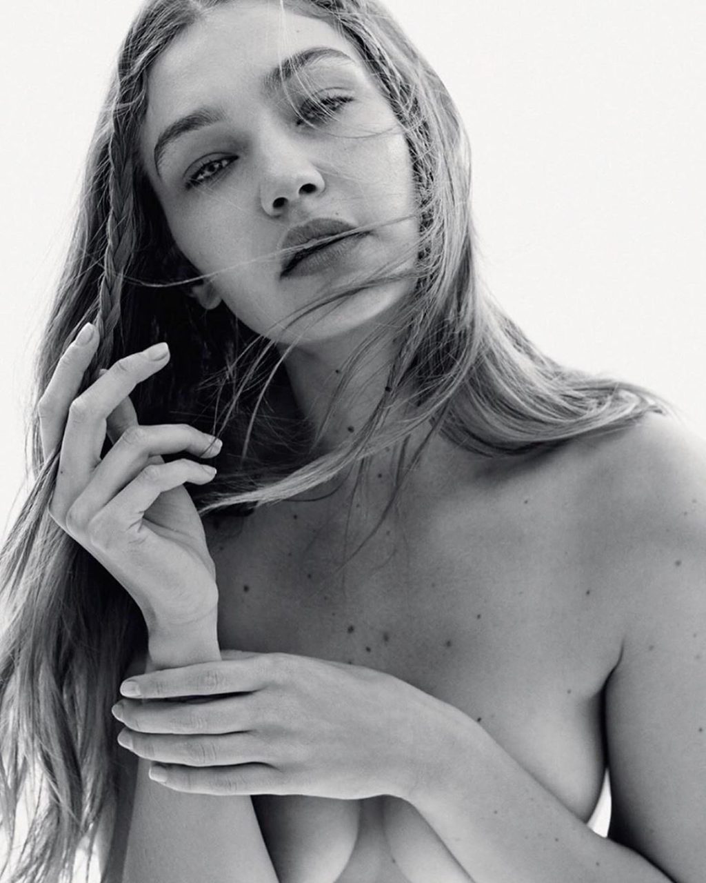 Gigi Hadid Topless #79534811