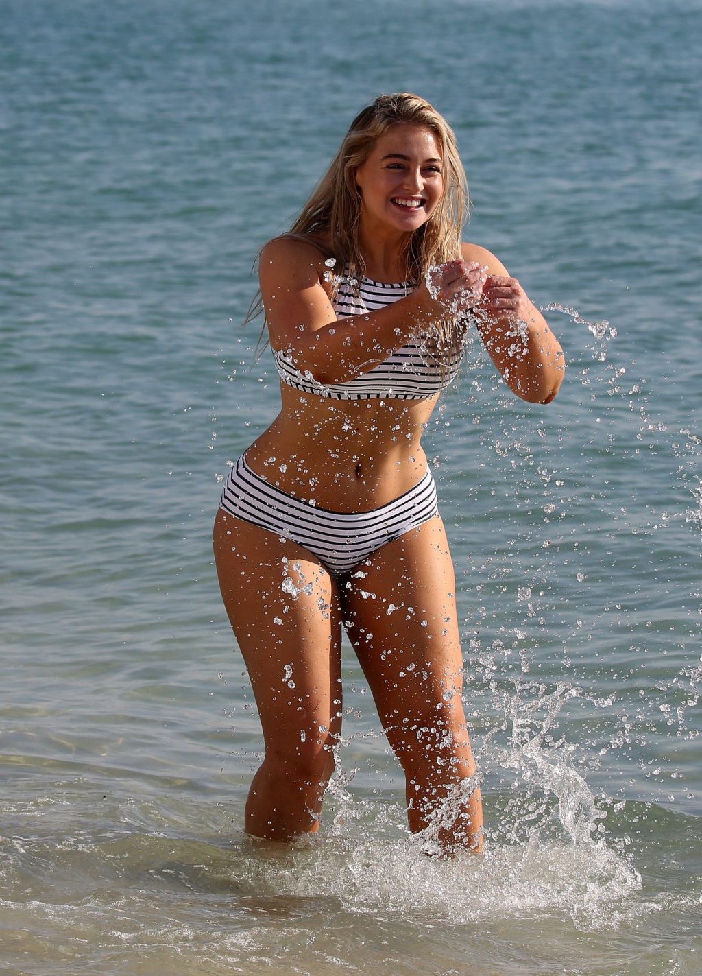 Iskra lawrence bikini
 #79540860