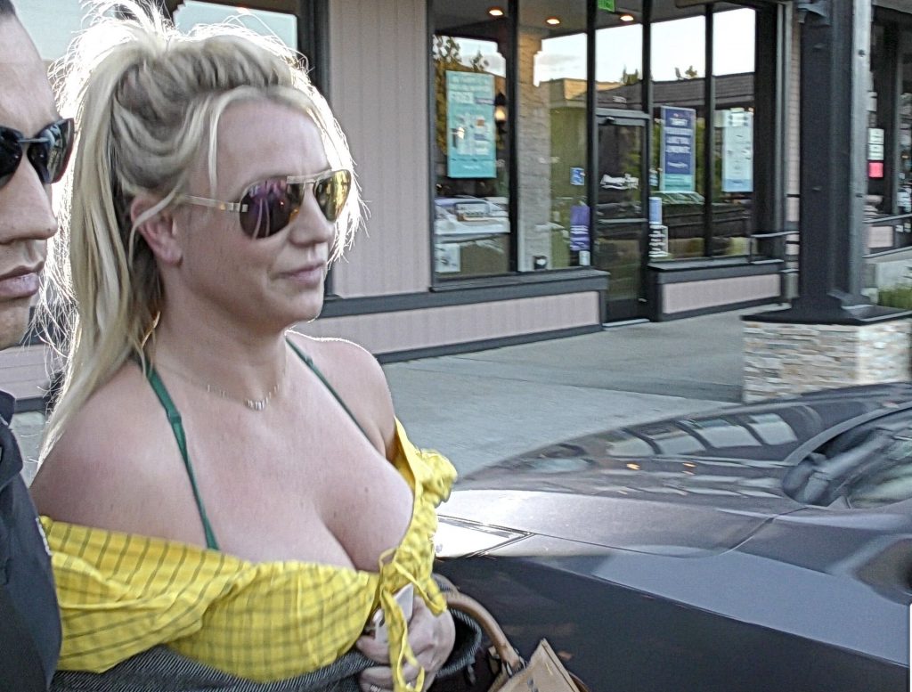 Britney Spears Cleavage #79510055