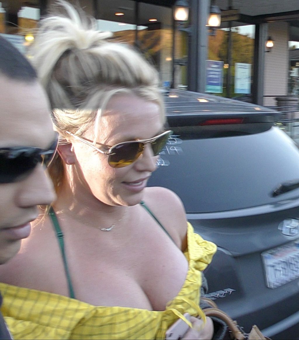 Britney Spears Cleavage #79510058